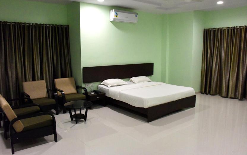 Hotel Varenya Inn Yavatmal Luaran gambar